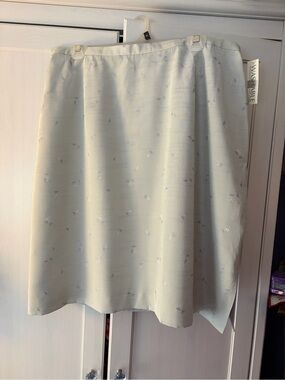 Women’s Light Green Embroidered A-Line Plus Skirt
